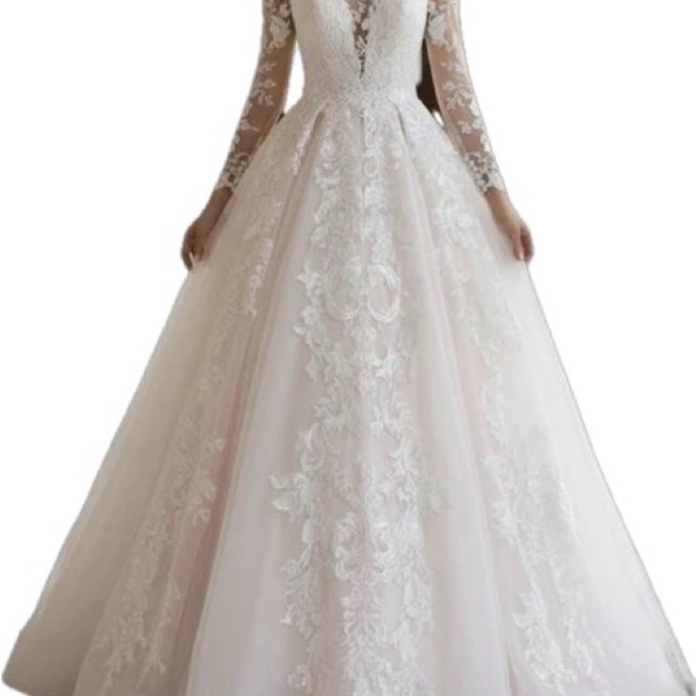 Brand new Elegant Lace Long-Sleeve Ball Gown Wedding Dress - White